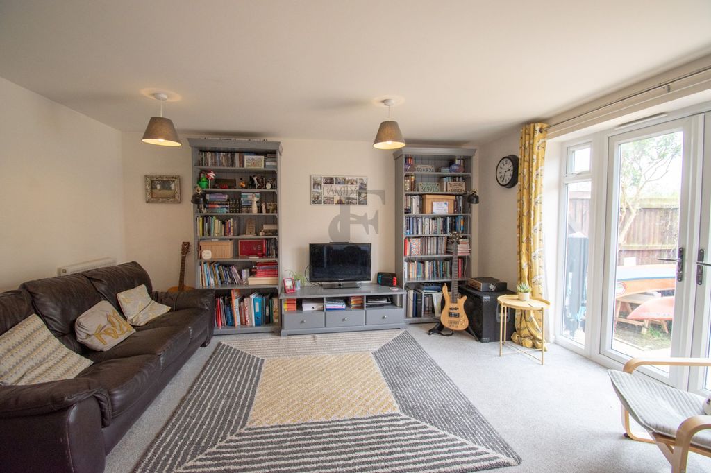 Property photo 2 of 11