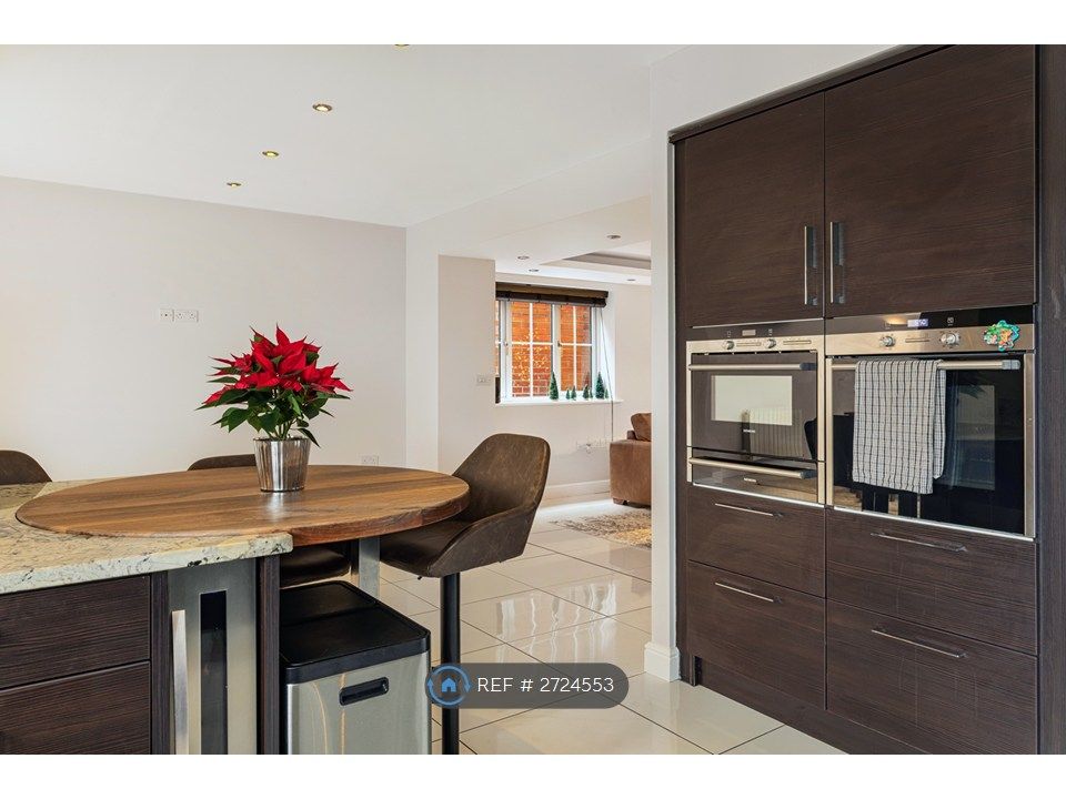 Property photo 2 of 35