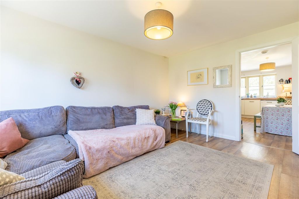 Property photo 3 of 17 10 Clappen Close (9).Jpg