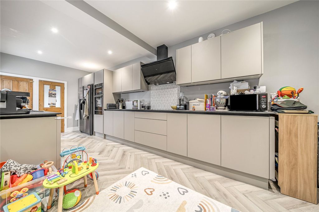 Property photo 2 of 14 Picture No. 04