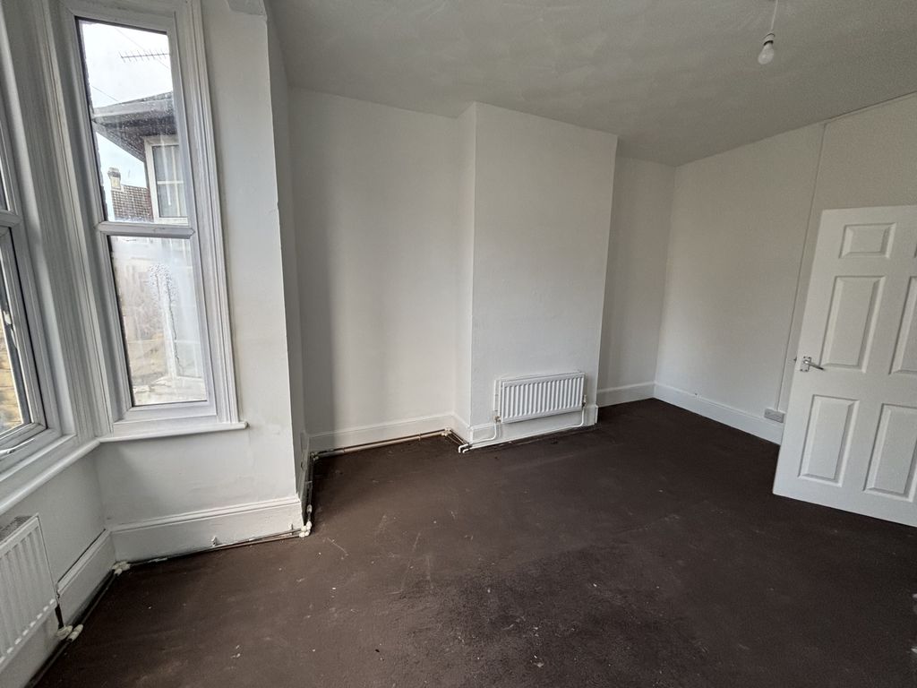 Property photo 2 of 7 Photo 1