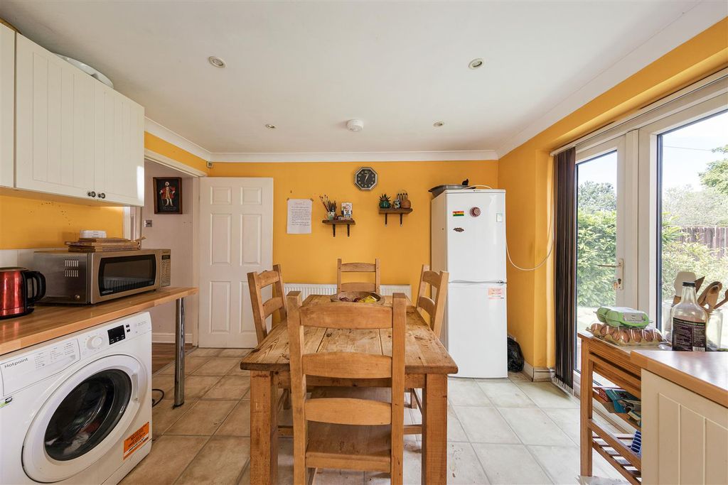 Property photo 3 of 19 Westward Road, E4