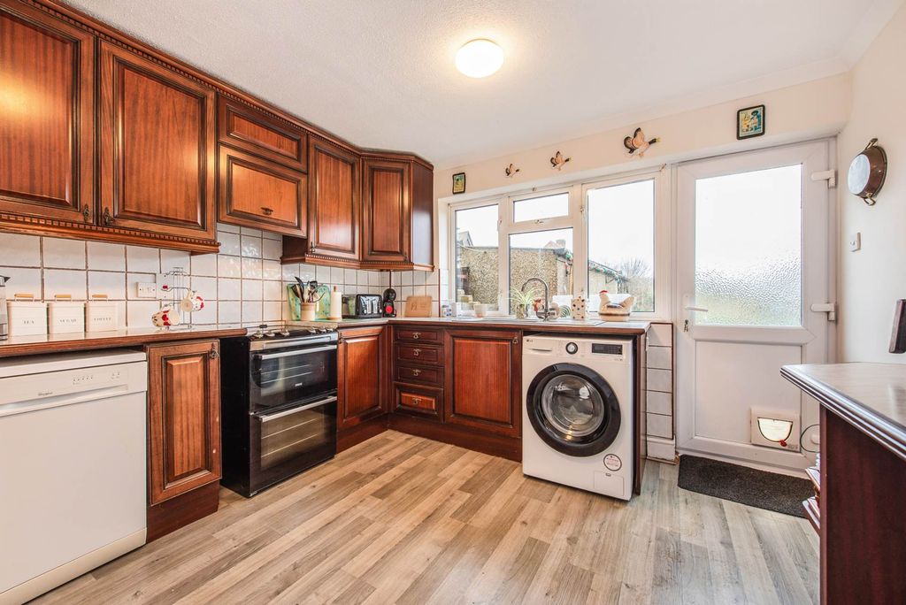 Property photo 2 of 25