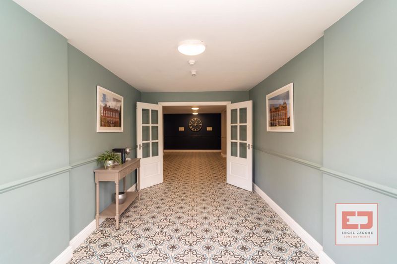 Property photo 2 of 21 Entrance Hallway