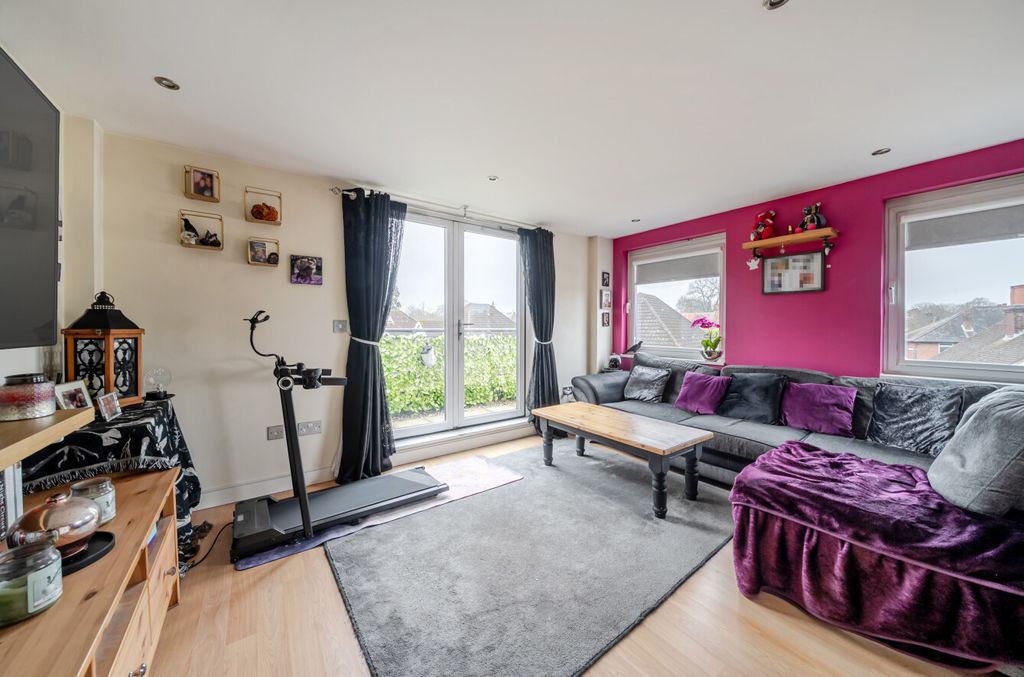 Property photo 2 of 18 1429834-15-69B7d8...