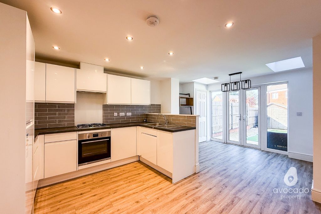 Property photo 2 of 22 5048307