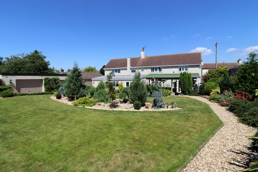Property photo 2 of 35