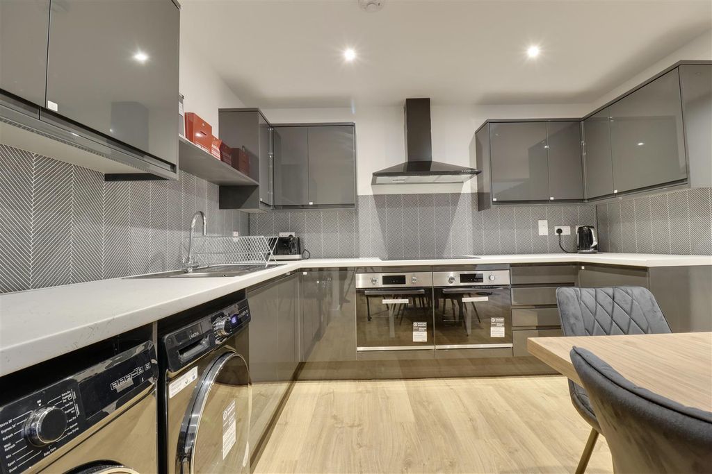 Property photo 3 of 7 Kitchen 2.Jpg