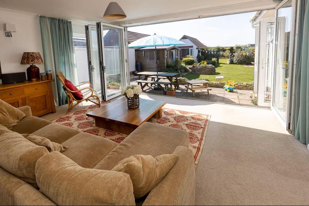 Property photo 3 of 44 82E54F3c-8Ea9-4091-8Fed-Ede3B5762701.Jpeg