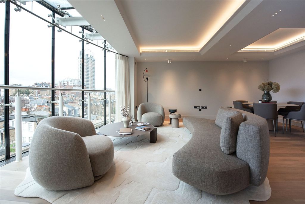 Property photo 1 of 18 Recption Room