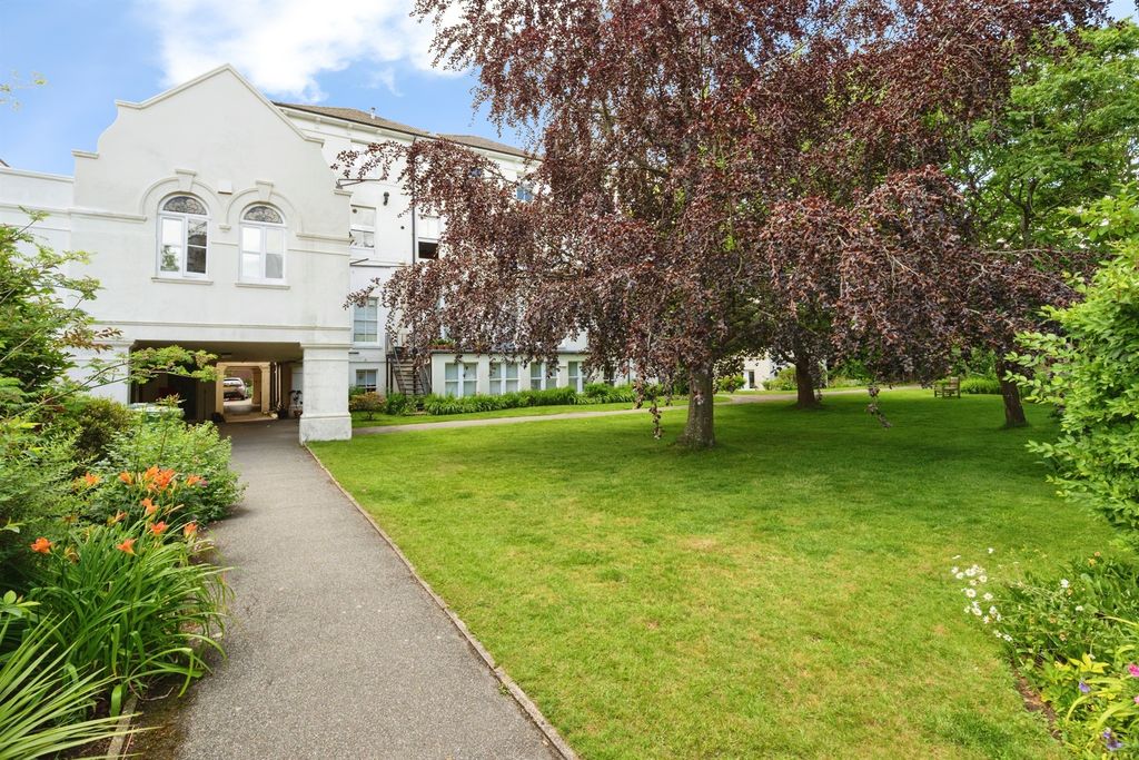 Property photo 1 of 20