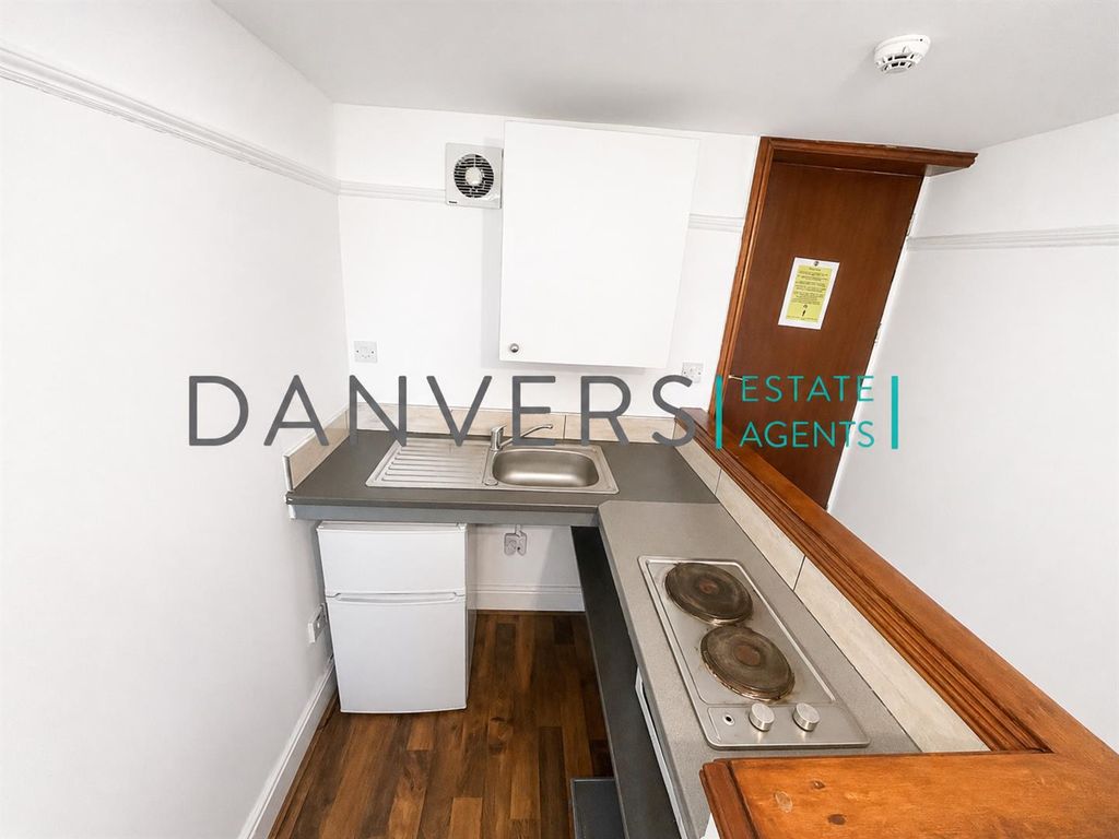 Property photo 2 of 7 Evesham Kitchen.Png
