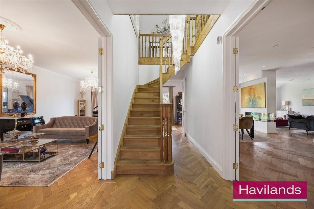 Property photo 2 of 24 Brackendale-2.Jpg