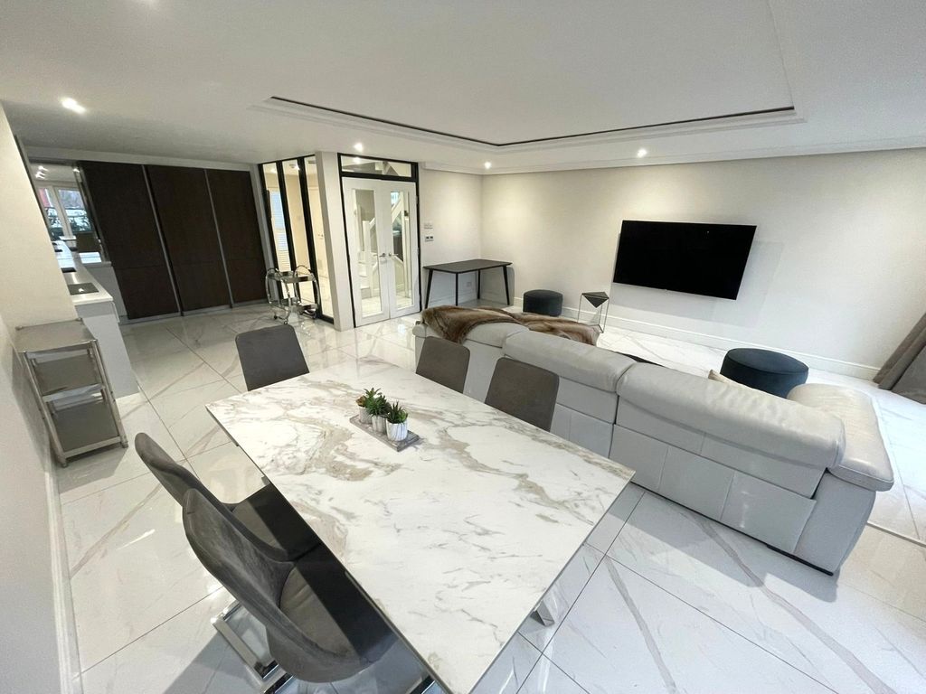 Property photo 2 of 18 Picture No. 05