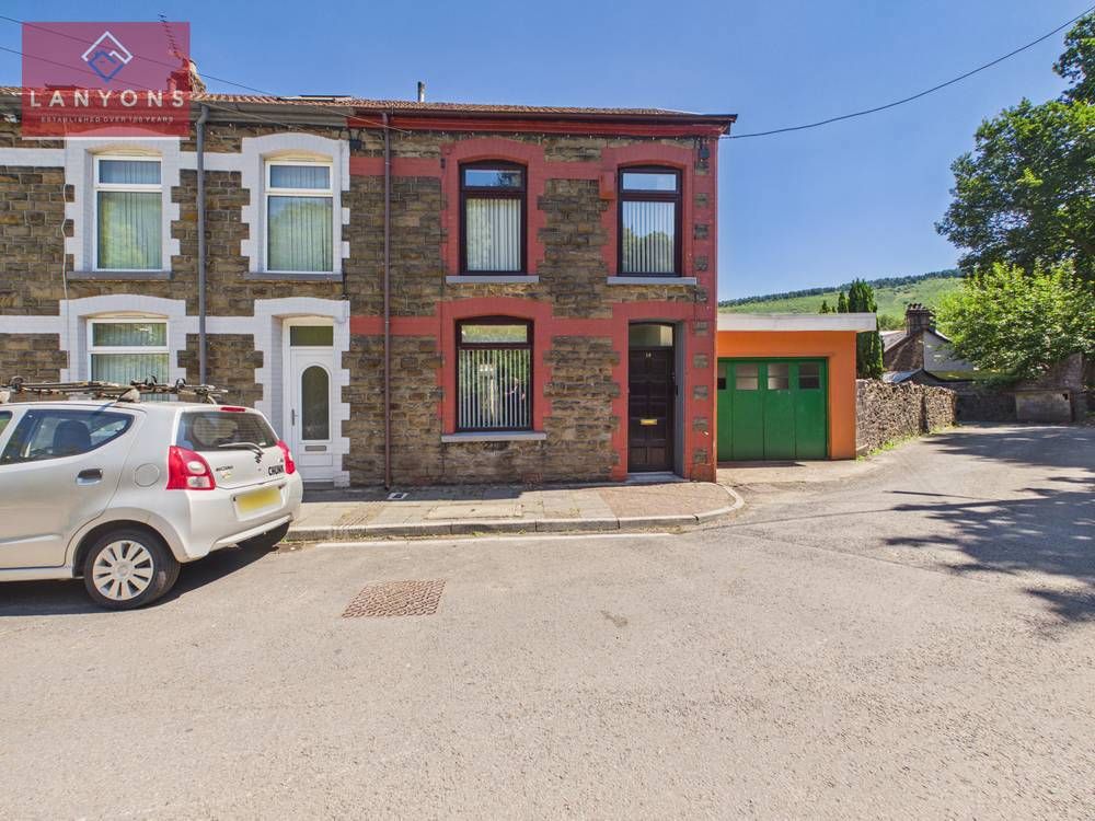 Property photo 1 of 25 Giraffe360-Still030