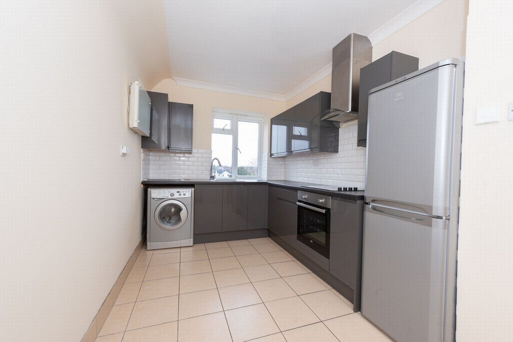 Property photo 2 of 8 Kitchen/Breakfast