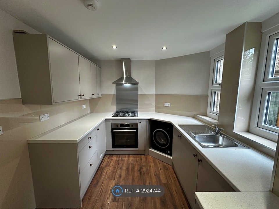 Property photo 3 of 8 Kitchen