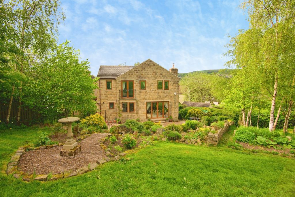 Property photo 1 of 19 Thecroft9