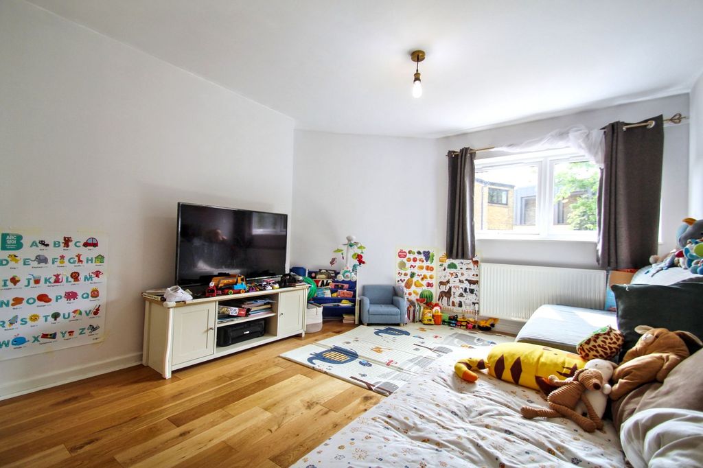 Property photo 2 of 9