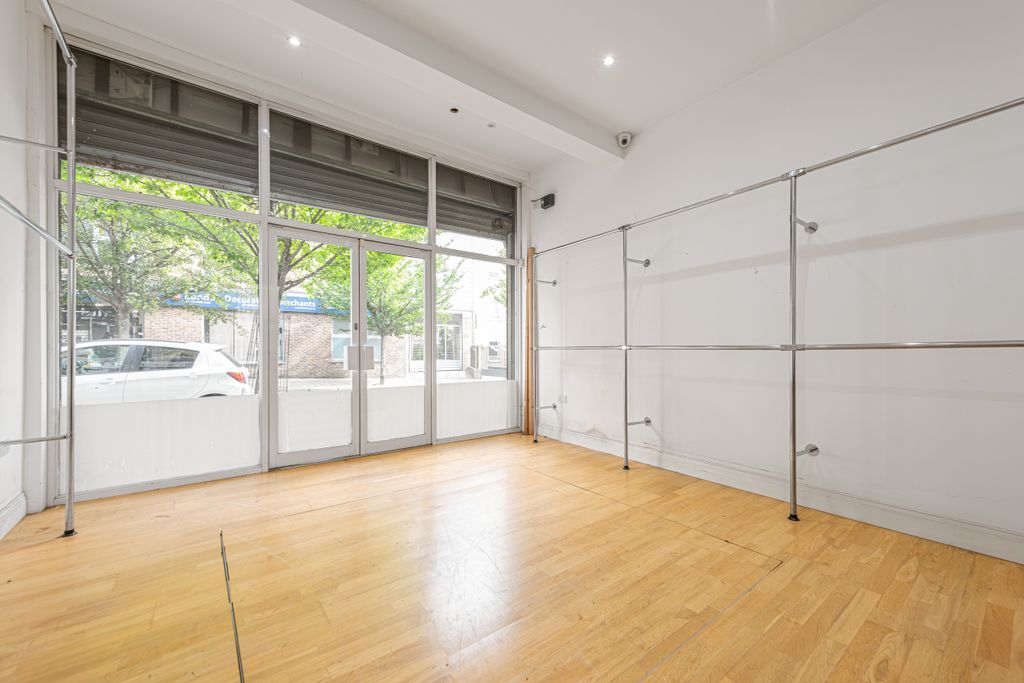 Property photo 2 of 20 Northchurch Road 187-009