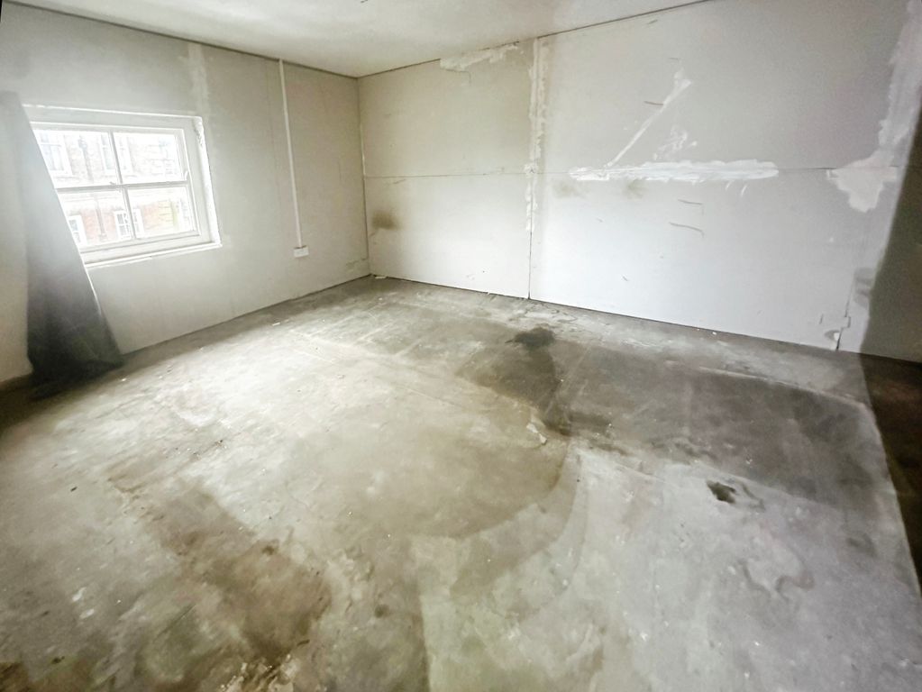 Property photo 2 of 11 Inside