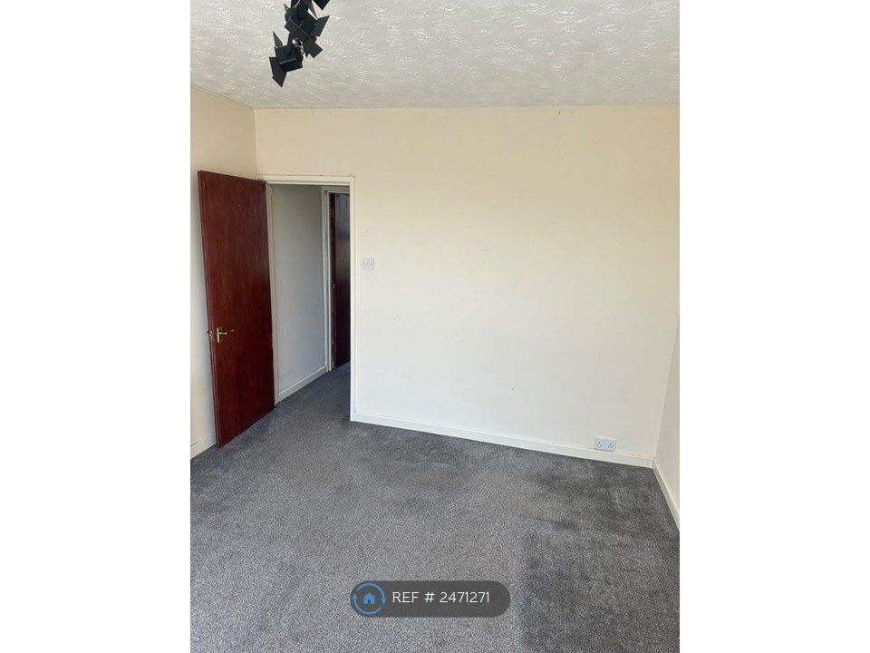 Property photo 3 of 8 Bedroom