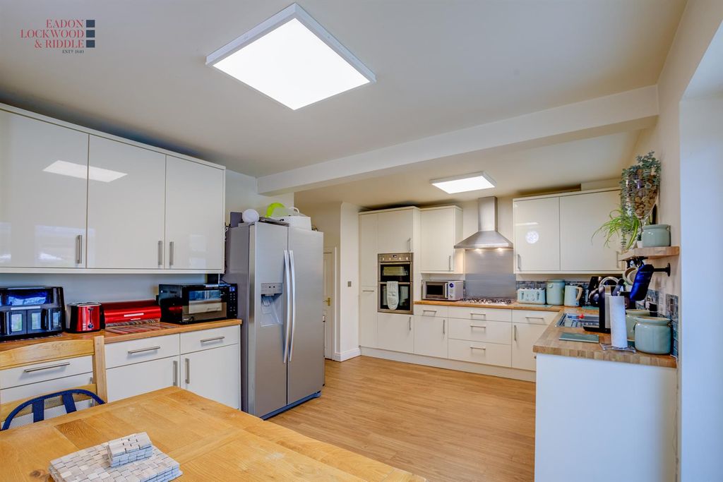 Property photo 3 of 18 Kitchen Diner