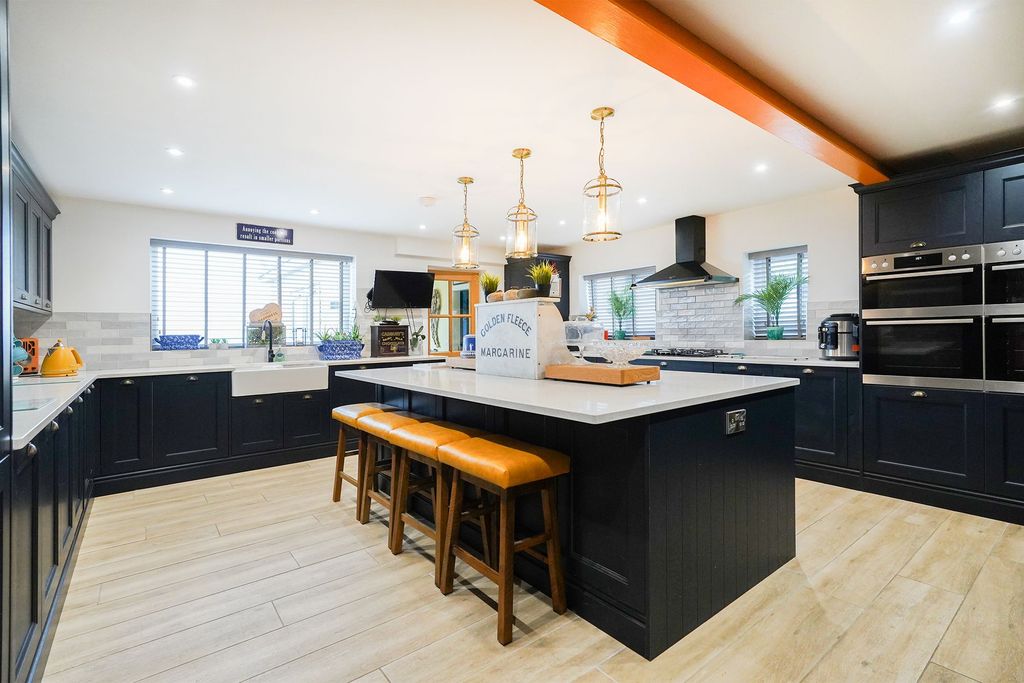 Property photo 3 of 33