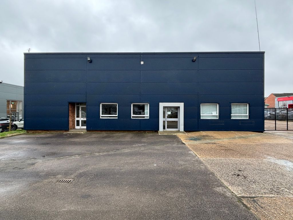 Property photo 2 of 8