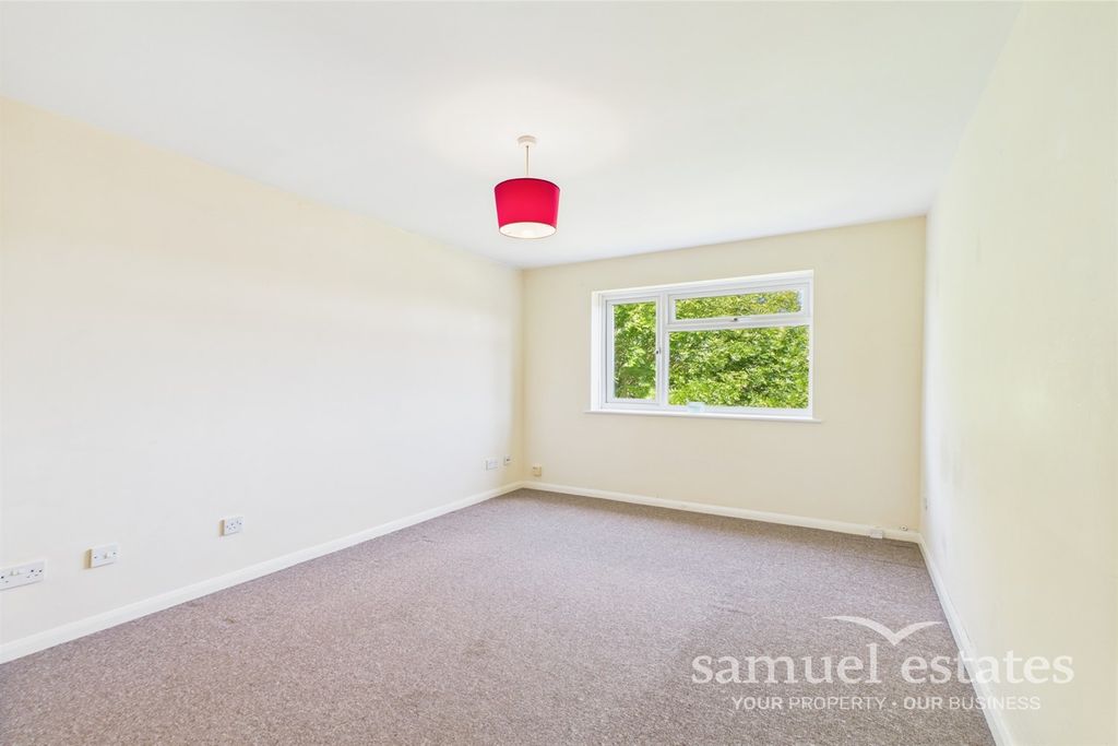 Property photo 1 of 6 (Main)