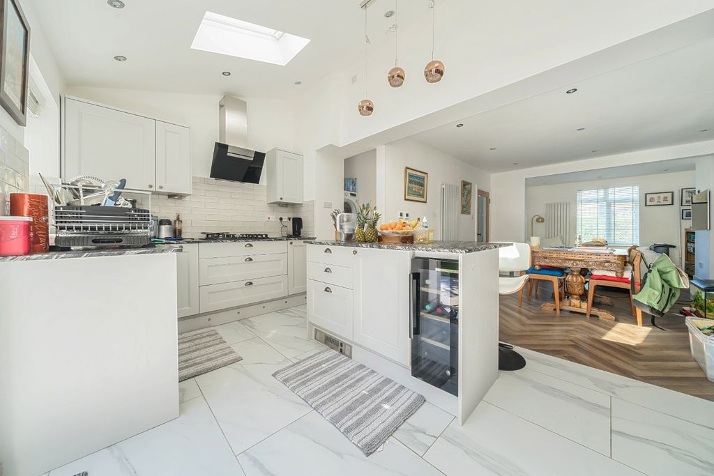 Property photo 3 of 13 2074636