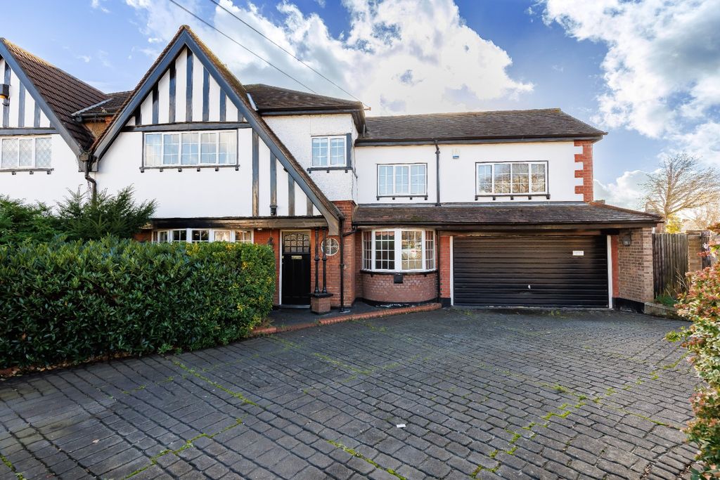 Property photo 1 of 32 3787051