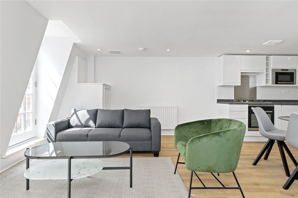 Property photo 1 of 8 Kitchen/ Reception