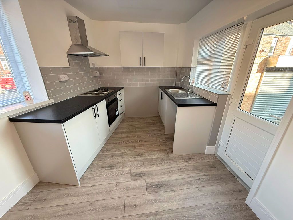 Property photo 3 of 6 Kitchen