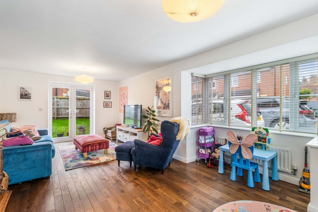 Property photo 2 of 23