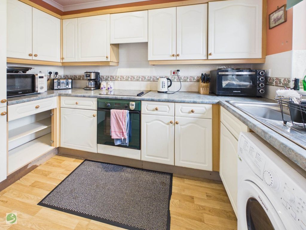 Property photo 2 of 12