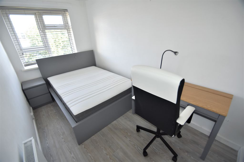 Property photo 2 of 8 Photo 02