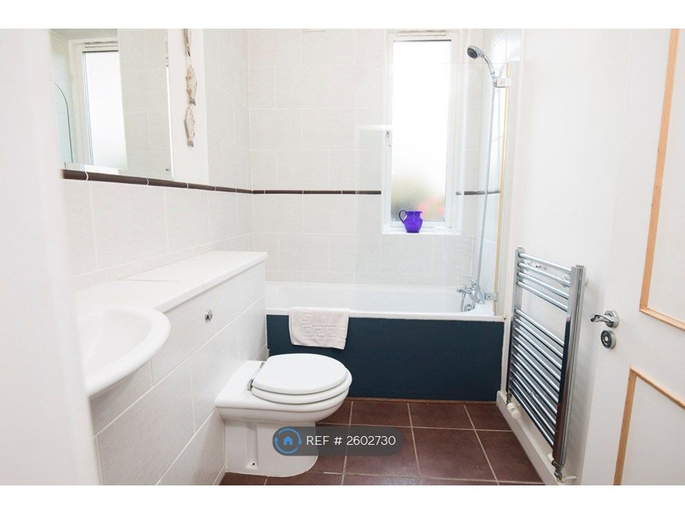 Property photo 2 of 10 Bathroom