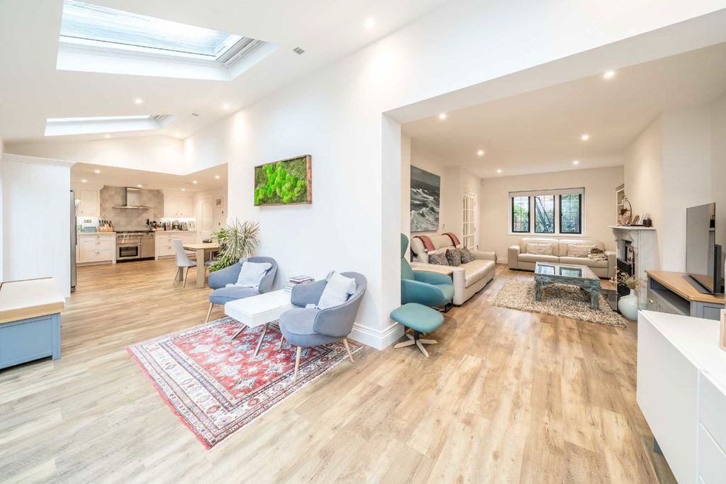 Property photo 3 of 10