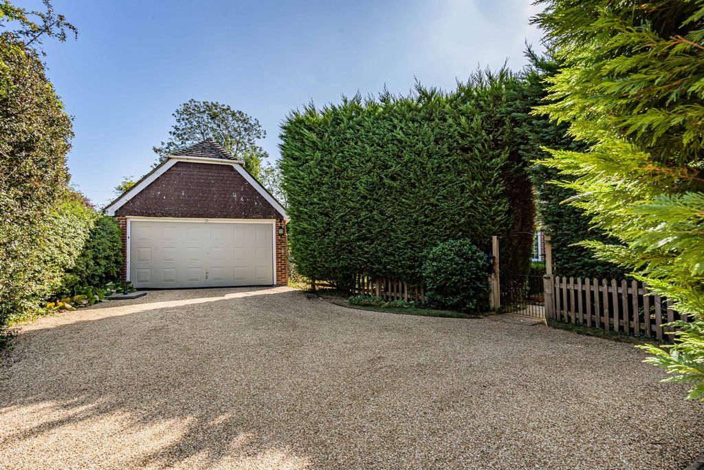 Property photo 2 of 23