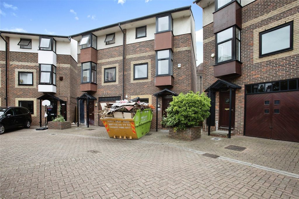 Property photo 1 of 8 External