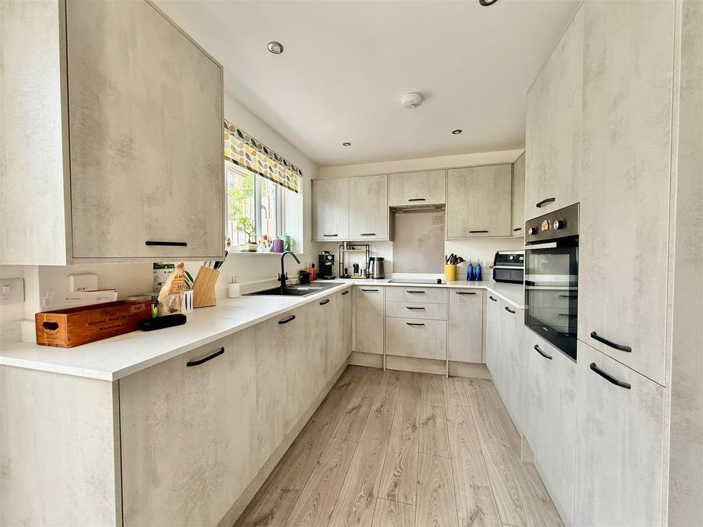 Property photo 3 of 12 Kitchen/Diner