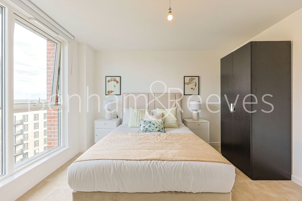 Property photo 3 of 17