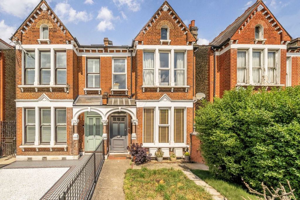 Property photo 1 of 8