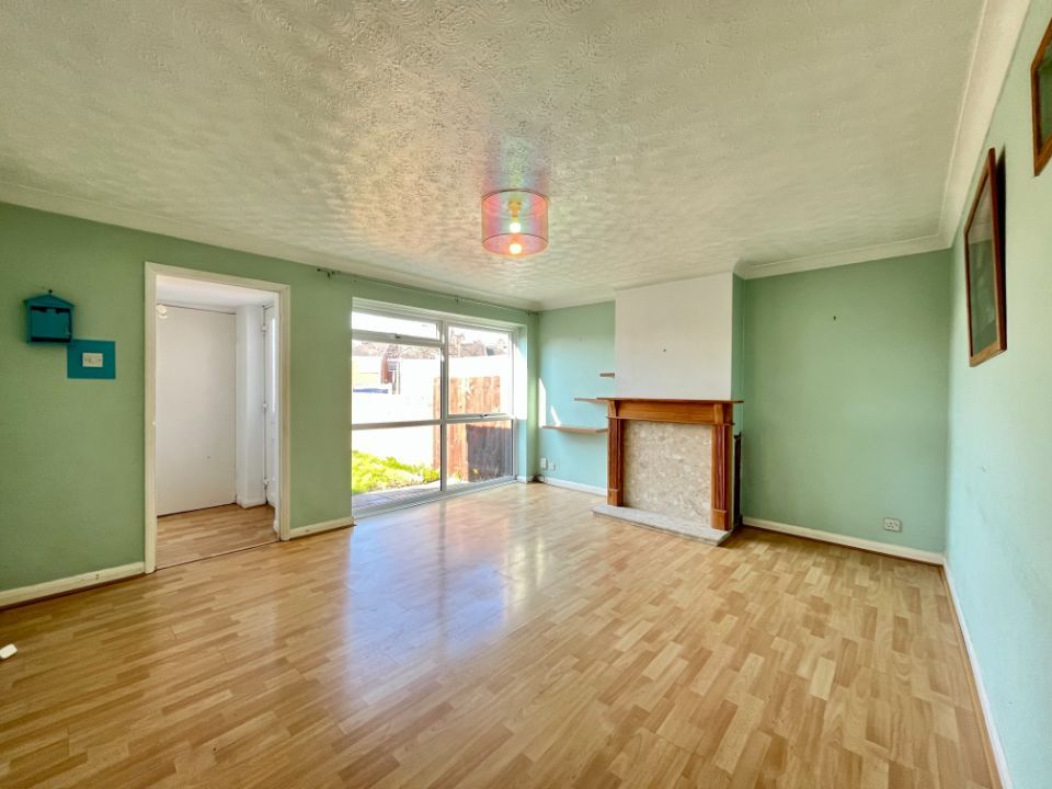 Property photo 3 of 11 Image00016