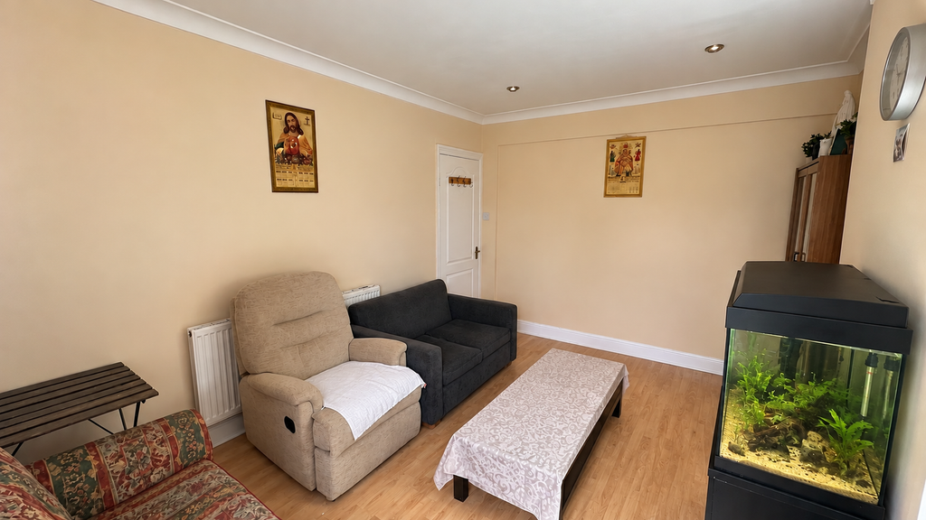 Property photo 3 of 17 Tidied Living Room With Aquarium Corner