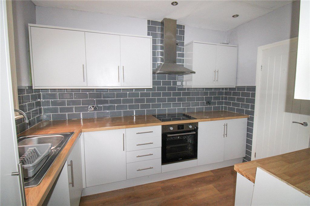 Property photo 3 of 11 Kitchen