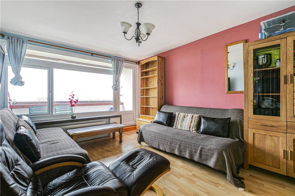 Property photo 3 of 12 Lounge