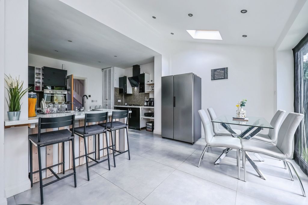 Property photo 3 of 17 Kitchen/Diner