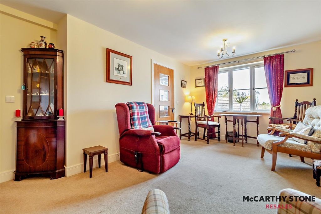 Property photo 2 of 20 8586087-Interior12-800.Jpg